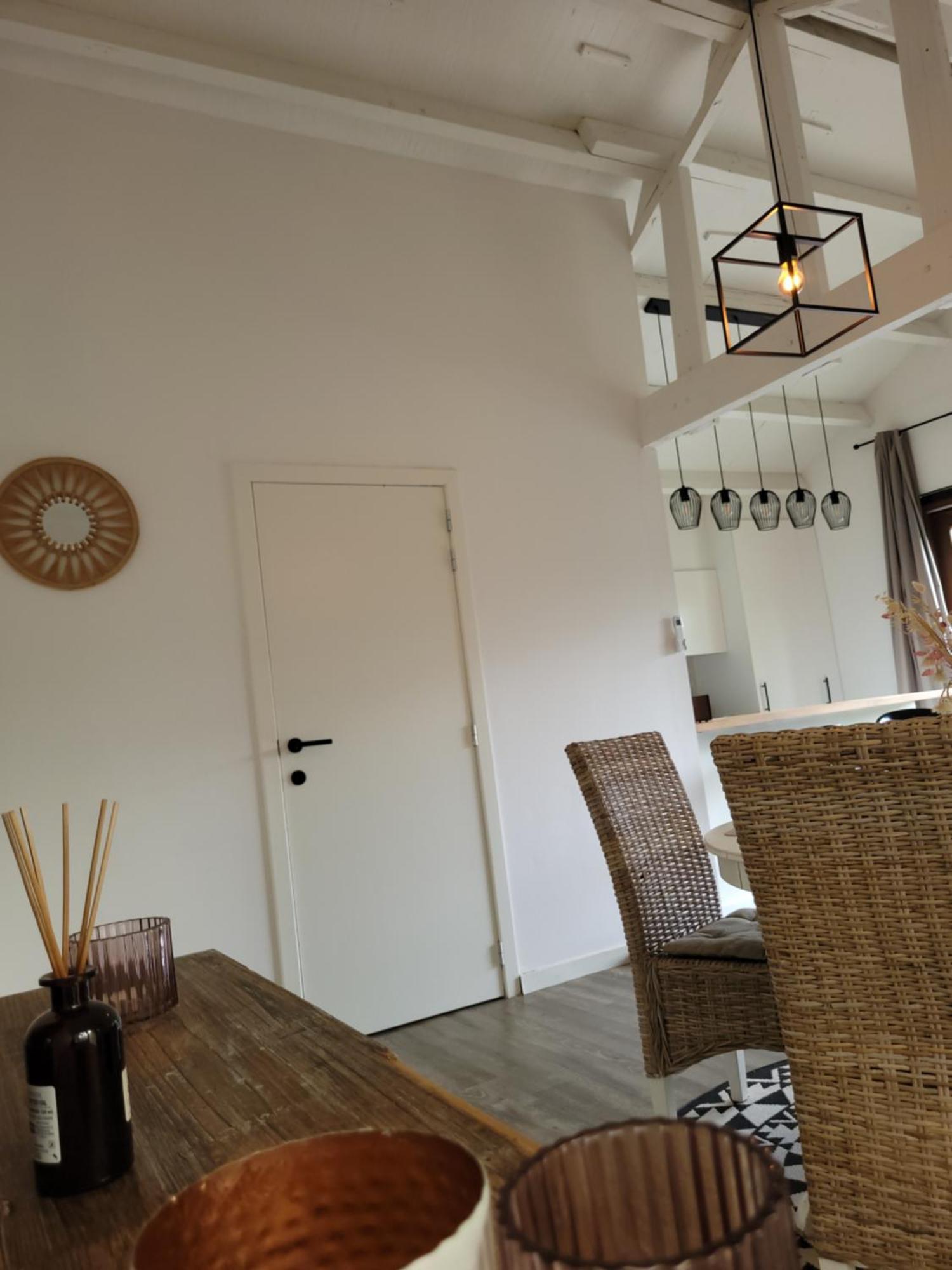 Rustig Gelegen Chalet Kapeki Met Tuin Aan Het Water Geel Exteriér fotografie