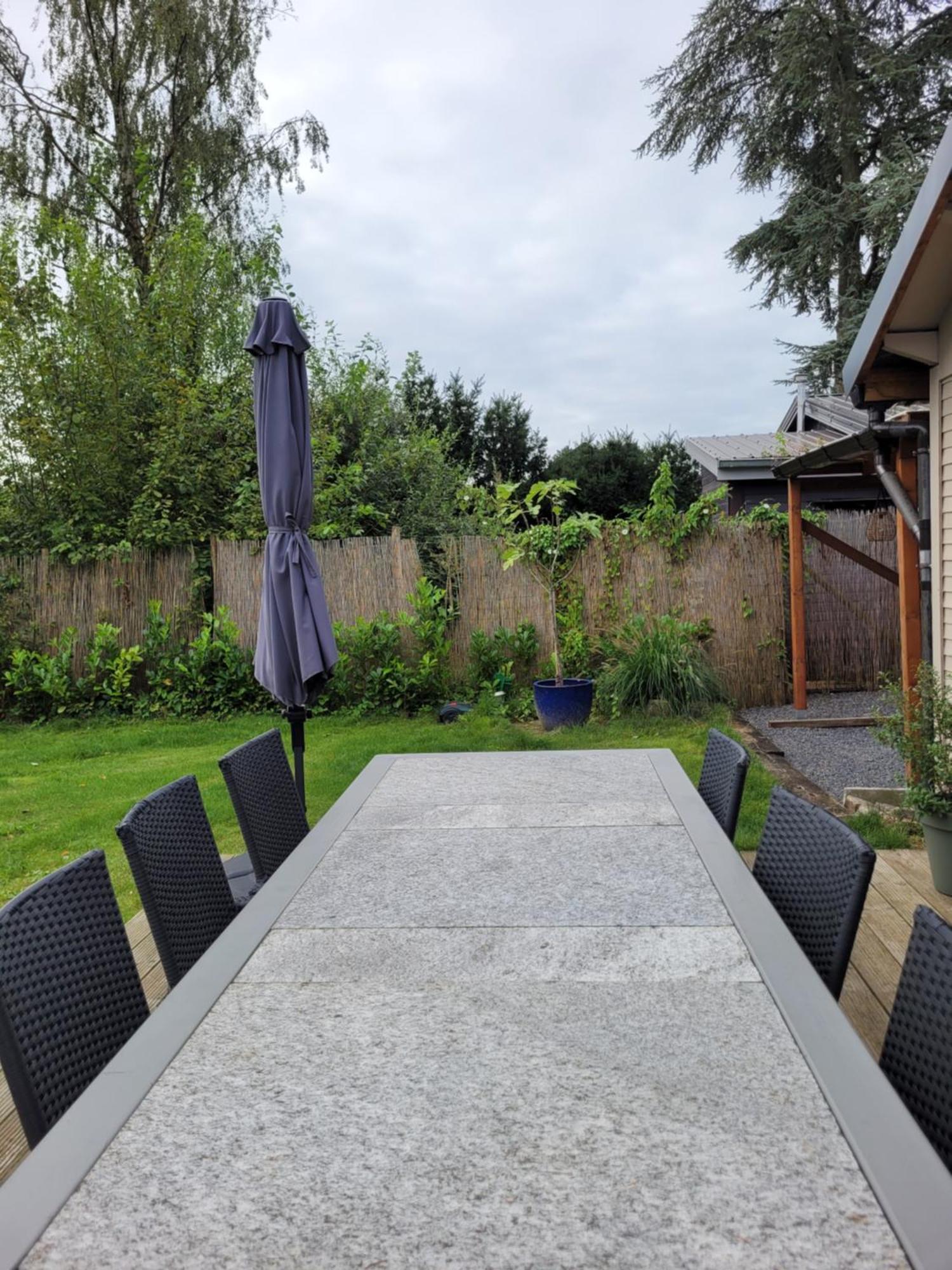 Rustig Gelegen Chalet Kapeki Met Tuin Aan Het Water Geel Exteriér fotografie